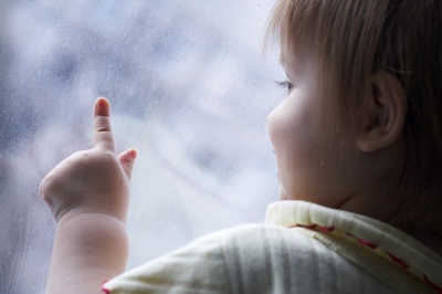 «Как защитить ребенка от падения из окна»