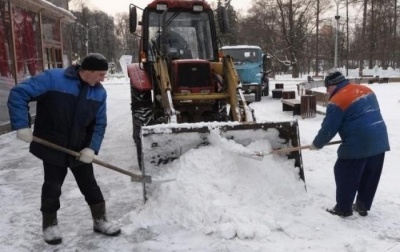 «На дорогах Калининского района идет круглосуточная уборка снега»