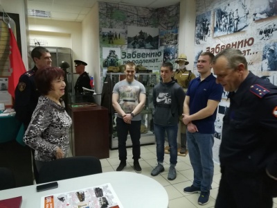 Сотрудники Калининского ОВО посетили музей Калининского района