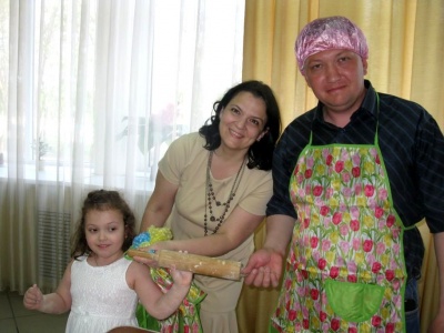 «Семейные пары Калининского района поздравили друг друга с Днем семьи»