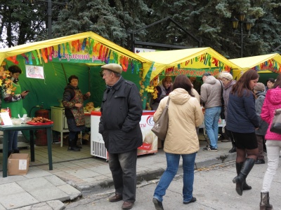 6 марта продовольственная ярмарка в сквере по улице Свечникова