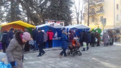 «В Калининском районе прошло две ярмарки продовольственных товаров»