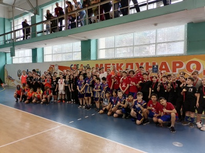 Школьники из Калининского района стали обладателями Кубка Гагарина