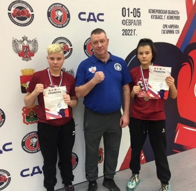 Юные спортсменки из Калининского района стали призерами первенства по боксу