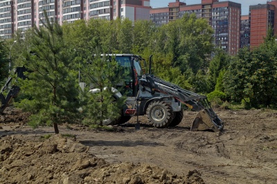 В Калининском районе приступили к благоустройству Сквера влюбленных