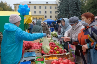 Осенняя продовольственная ярмарка в Калининском районе