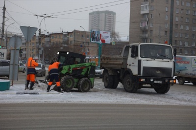 Стабильную зарплату и щедрый соцпакет предлагают дорожным рабочим в Калининском районе