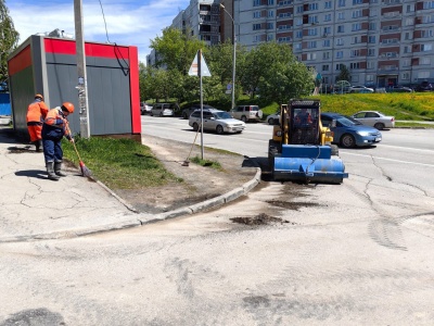 В Калининском районе дорожные службы наращивают темпы уборки и ремонта улично-дорожной сети